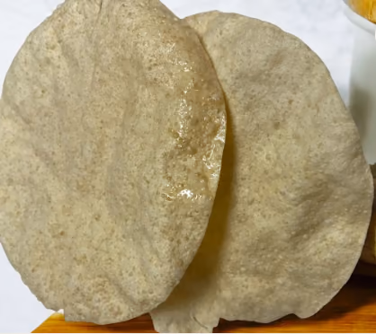 Papadum (2 pieces) and a taco dip